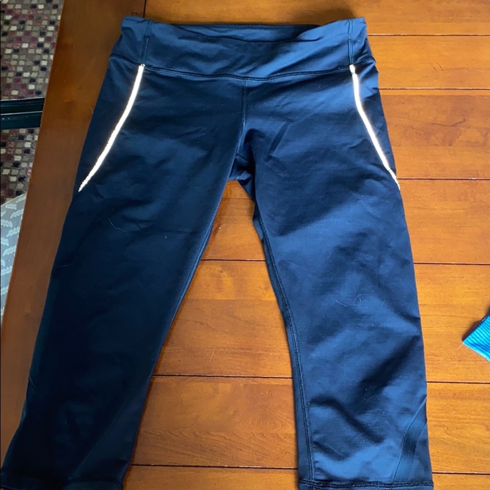 Cropped Lululemon black leggings w/ reflectors